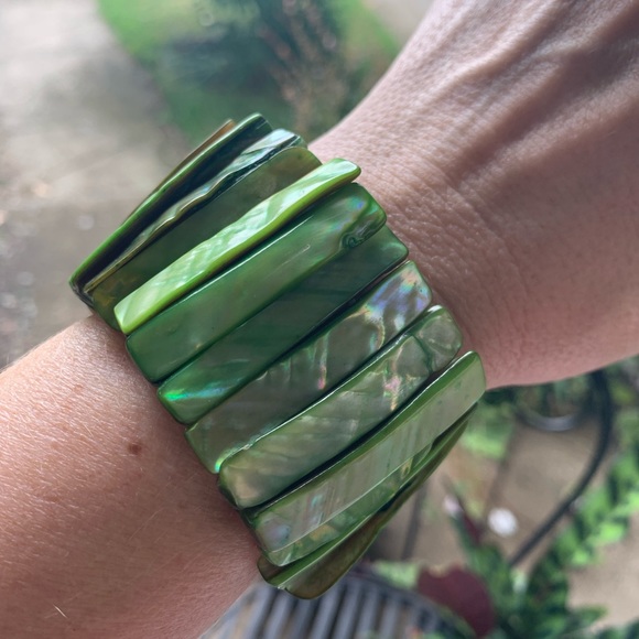 💕VINTAGE 90’s Green Abalone Stretch Bracelet EUC - Picture 3 of 3